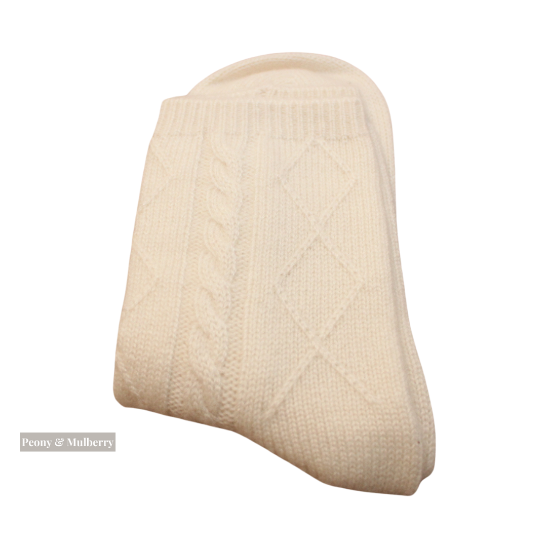 Luxurious Cable Design Pure Cashmere Ankle Socks In Off White
