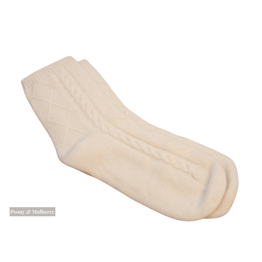 Luxurious Cable Design Pure Cashmere Ankle Socks In Off White