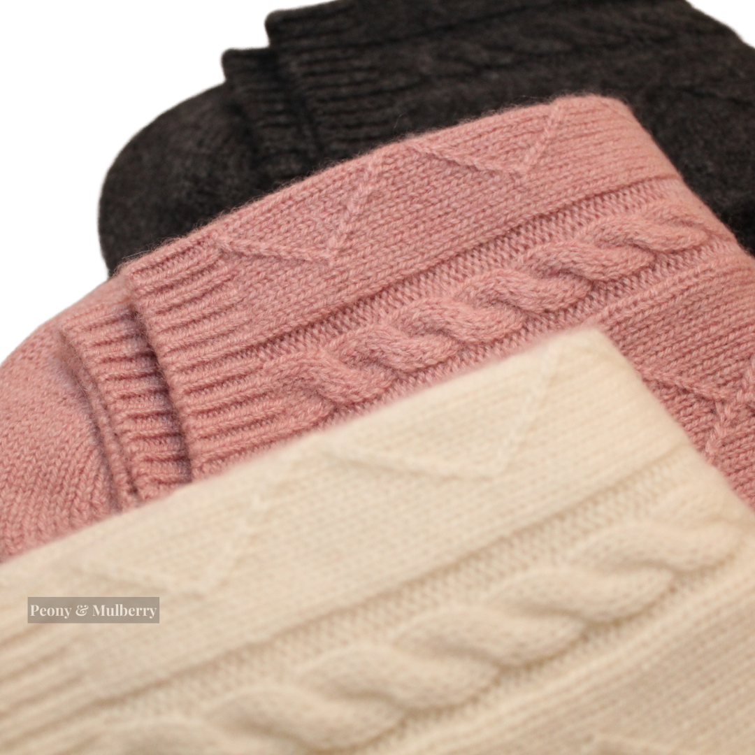 Luxurious Cable Design Pure Cashmere Ankle Socks In Off White